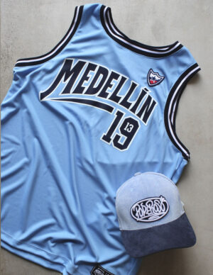 camisilla azul cele go